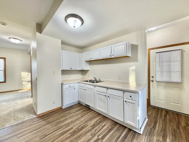 Building Photo - 17 Elliott St