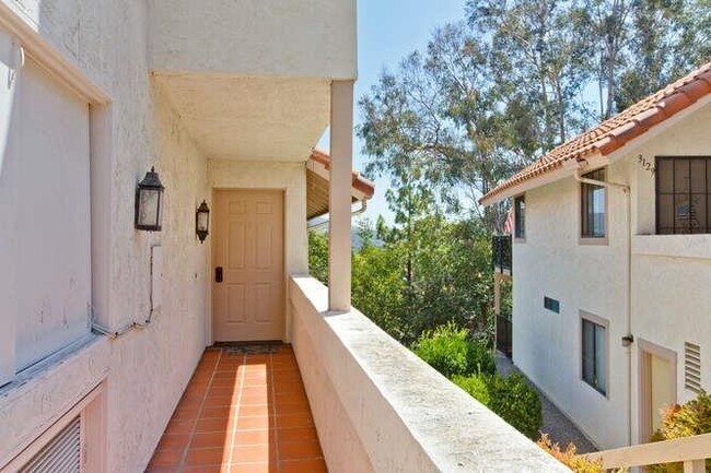 Building Photo - 3131 Avenida Olmeda