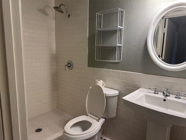 Foto del edificio - 1824 Northcrest Dr