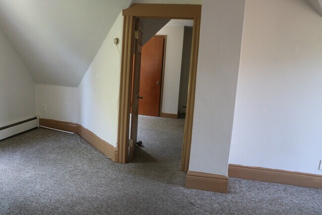 Foto del edificio - 122 Meredith Ave