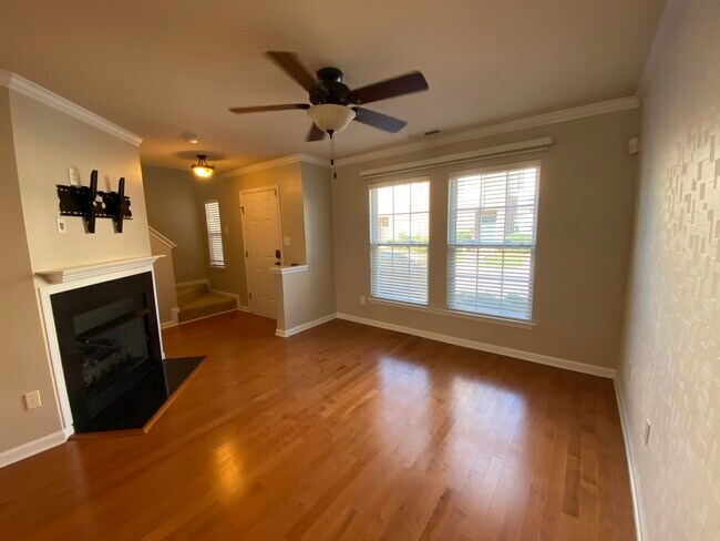 Building Photo - 9805 Cicero Dr