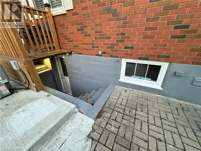 Building Photo - 115 Green Rd