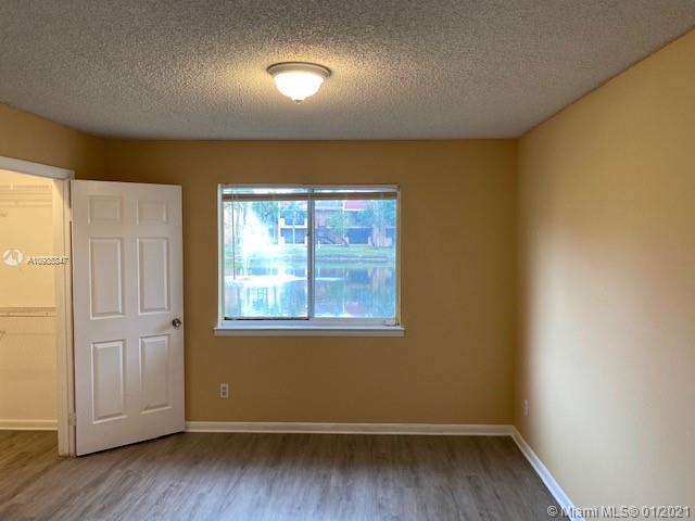 Foto del edificio - 8439 SW 5th St