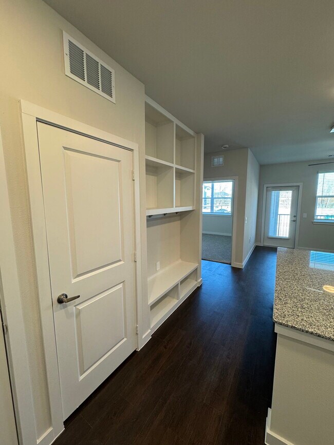 Foto del edificio - 455 Elevon Pkwy