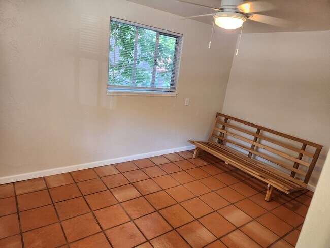 Foto del edificio - 10 Deer Path Ave