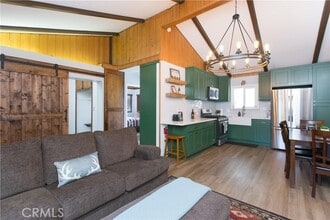 Building Photo - 862 Berne Dr