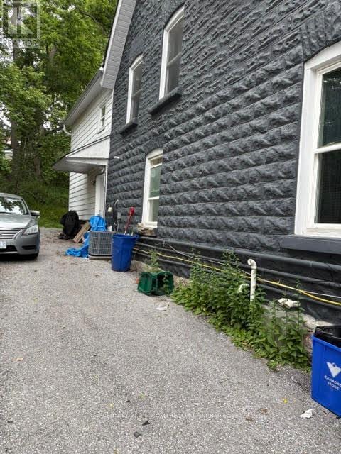 Building Photo - 174 Borland St E