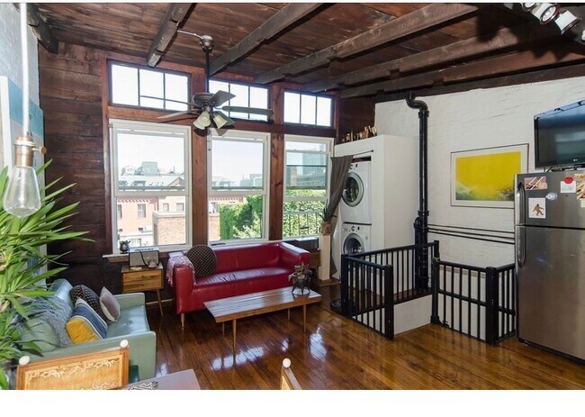 Foto del edificio - 2 Champney Pl