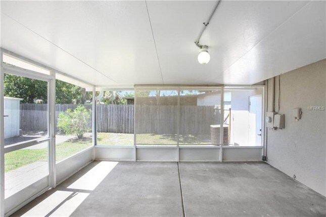 Building Photo - 6700 33rd Ave N, Saint Petersburg, FL 33710