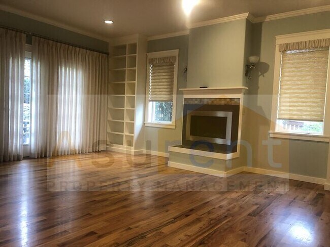 Building Photo - Wonderful Ashland Home Available Now!