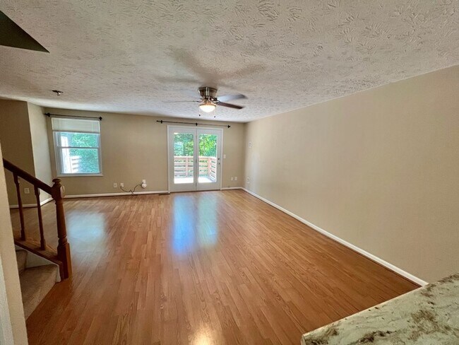 Building Photo - 792 Woodlyn Dr S