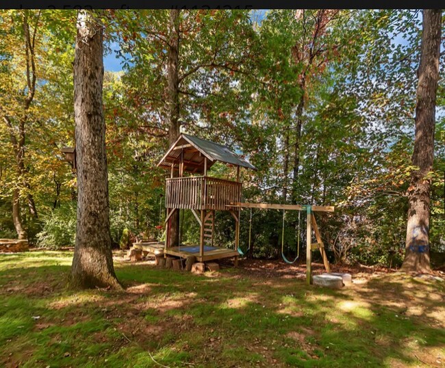 Foto del edificio - 8605 High Lark Ln