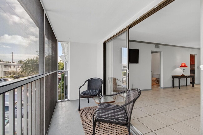 Building Photo - 170 Cypress Club Dr