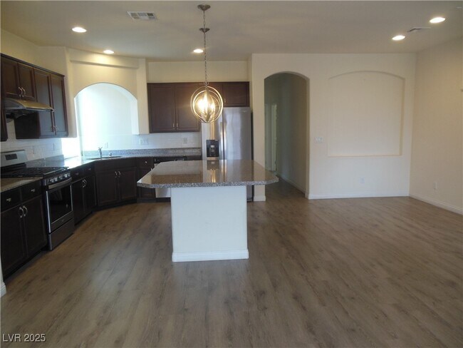 Foto del edificio - 6382 Jackson Spring Rd
