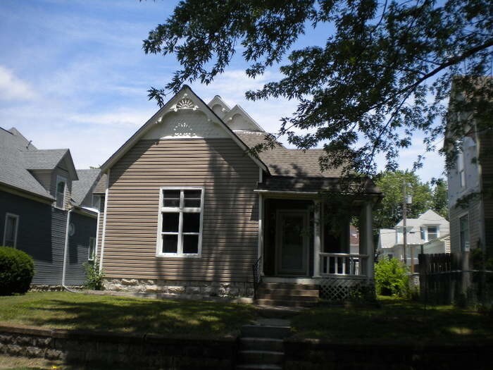 2 bed, 1 bath with deck and large shed. House Rental in Sedalia, MO