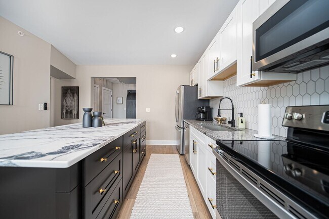 Building Photo - Fully Furnished 1 Bedroom in the heart of Short North!