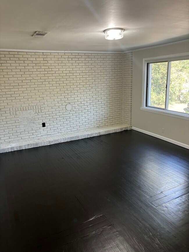 Building Photo - 902 Curdwood Blvd