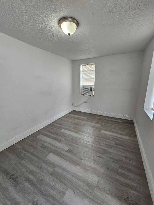Building Photo - 1440 N Lincoln Ave