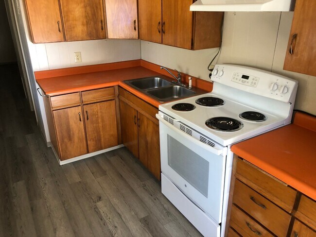 Building Photo - Newly Renovated Trailer at The Oak Creek C...