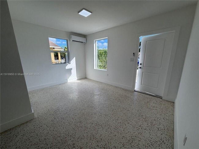 Foto del edificio - 2784 SW 31st Pl