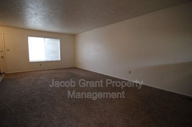 Building Photo - 760 Whittier St