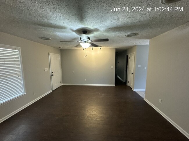 Building Photo - 5032 Shimmer Dr