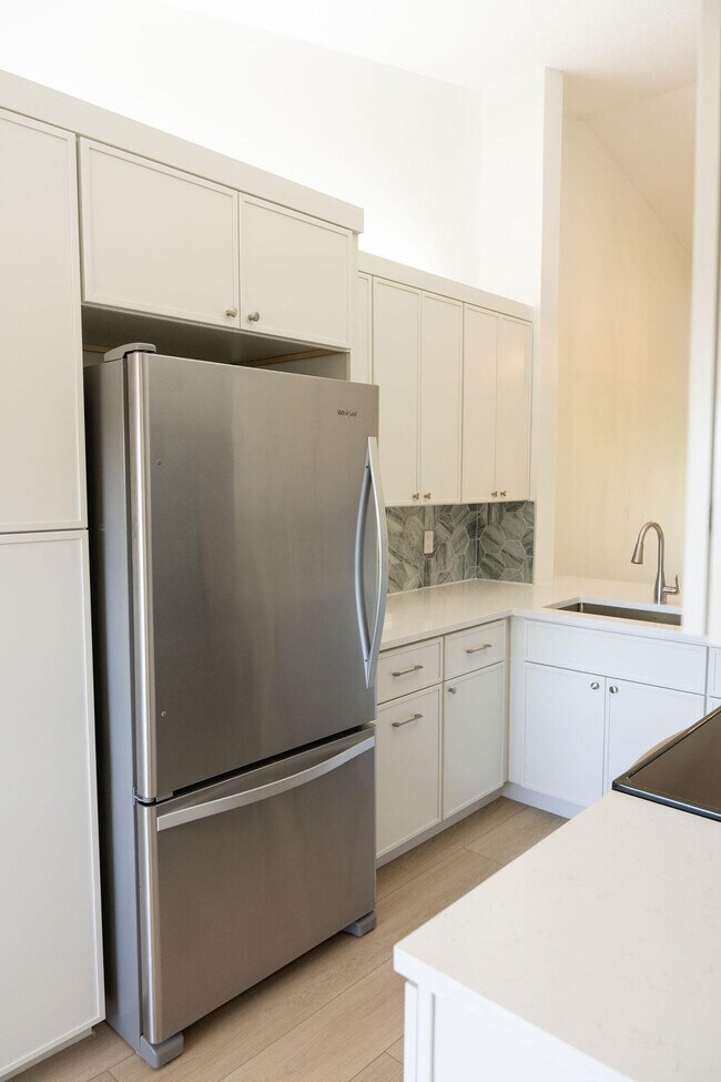 Building Photo - 602 Pinecrest Cir