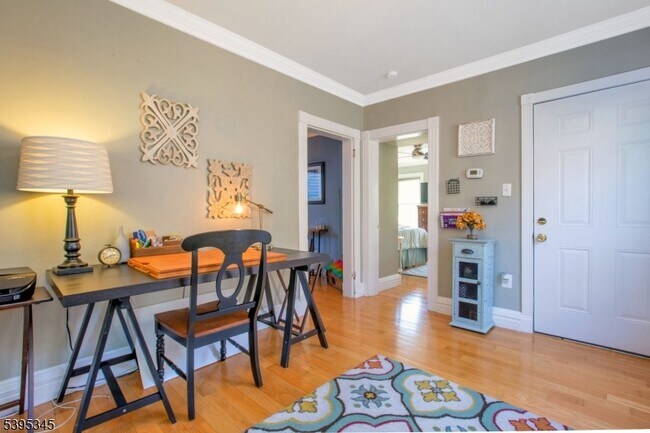 Foto del edificio - 142 Forest St