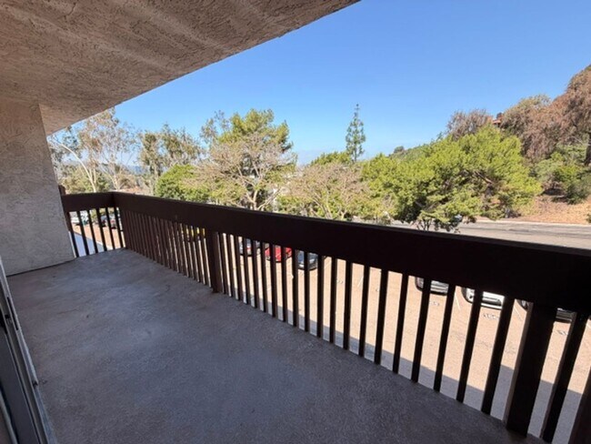 Foto del edificio - Spacious 2 Bedroom 2 Bathroom Condo with Large Balcony in Mission Valley