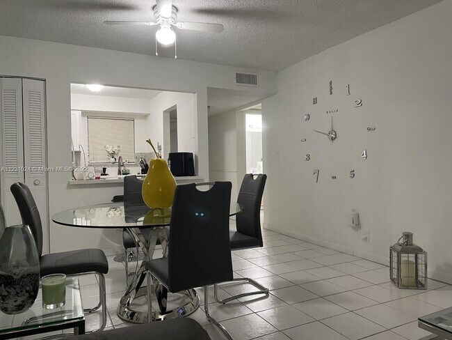 Foto del edificio - 6505 Winfield Blvd