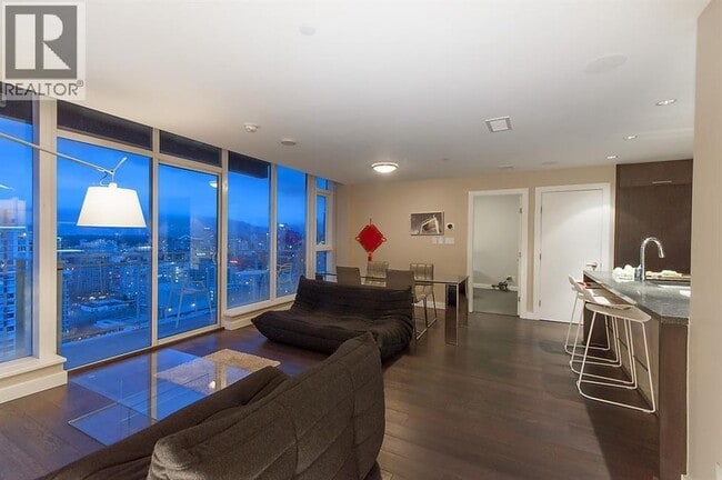 Building Photo - 1372 Seymour St