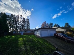 Building Photo - 2430 SE 9th Ct