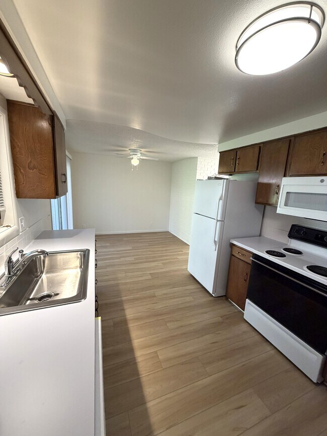 Foto del edificio - 745 E 43rd Ave