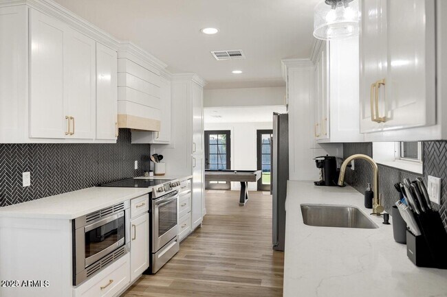Foto del edificio - 5033 E Sheridan St