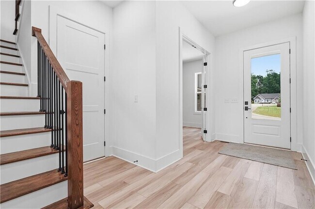 Foto del edificio - 5676 Meadow View Dr
