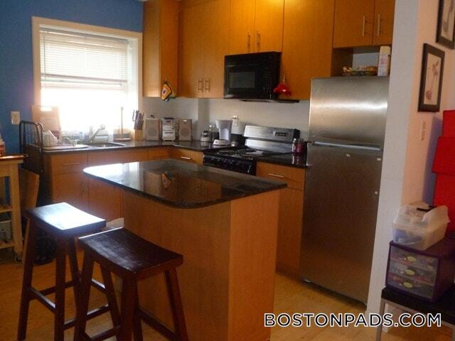 Building Photo - 461 Park Dr