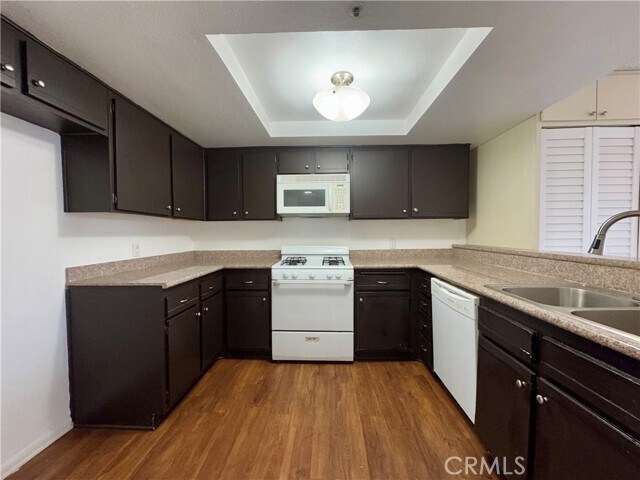 Foto del edificio - 987 E Del Mar Blvd