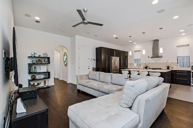 Building Photo - 2011 Colorado St