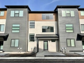 Building Photo - 1077 W 520 S