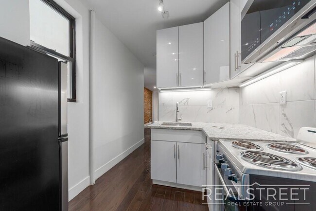 Foto del edificio - New 3 BED 1.5 Bath in Bed Stuy!