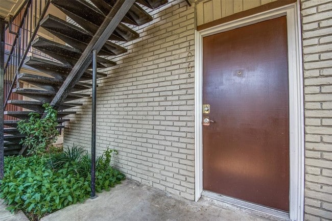 Building Photo - 5010 Bowser Ave