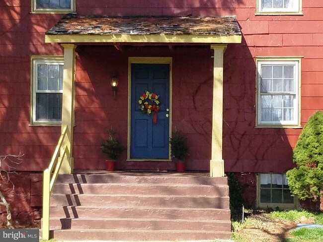 Building Photo - 377 Hoods Ln