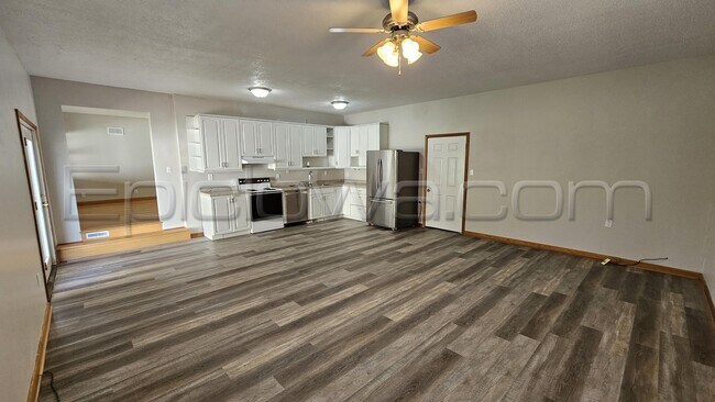 Foto del edificio - 1617 Center Point Rd NE