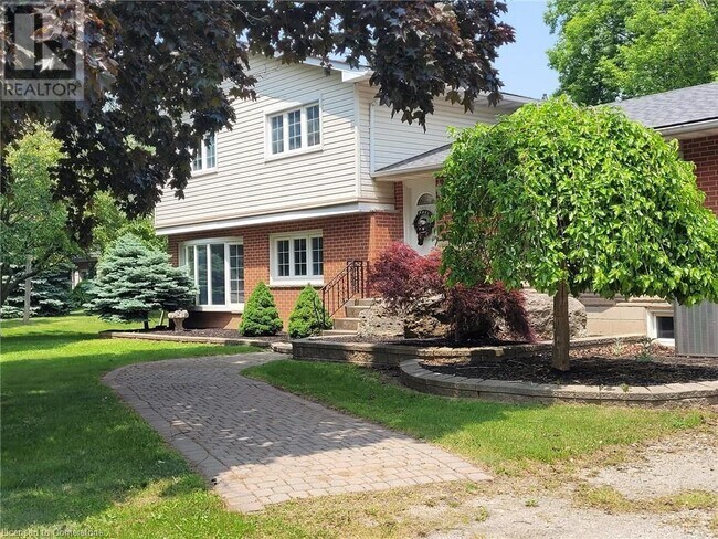 Photo du bâtiment - 1487 Hwy 8
