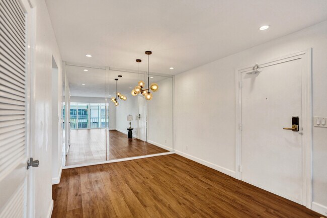 Foto del edificio - 6289 Bay Club Dr