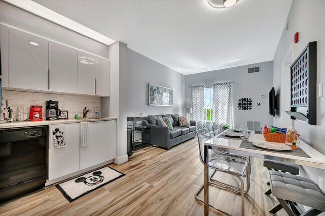 Foto del edificio - 8303 Palm Pkwy