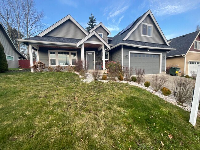 Foto del edificio - 4 Bed, 2.25 Bath Home with Solar System an...