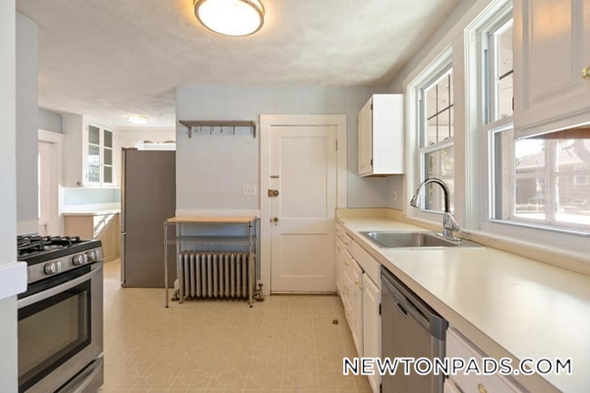 Building Photo - 47 Crosby Rd