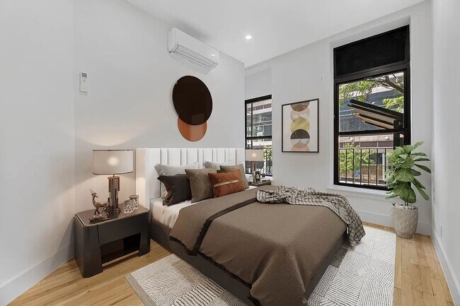 Building Photo - 570 Ninth Avenue