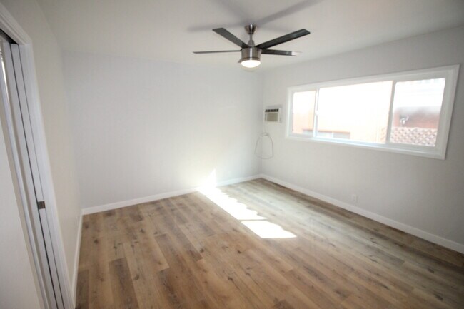 Foto del edificio - 750 N Hayworth Ave